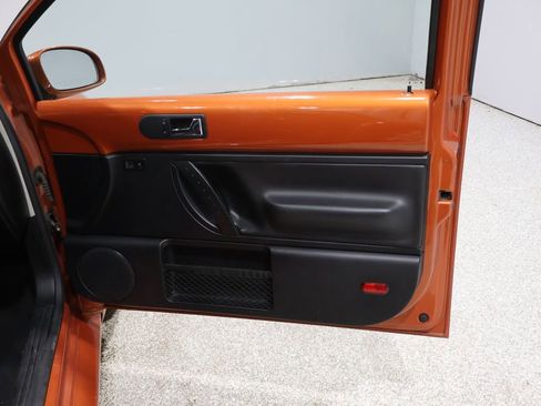 Used 2010 Volkswagen Beetle Coupe image 17