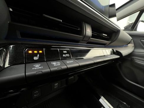 Used 2024 Toyota Prius XLE image 16