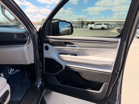 Used 2022 Jeep Wagoneer Series II image 25