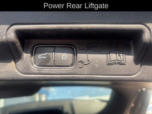 Used 2022 Ford Explorer XLT w/ XLT Sport Appearance Package AWD/4WD image 25