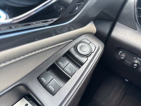 Used 2022 Chevrolet Traverse LS image 38