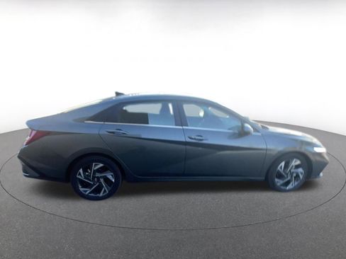 Used 2025 Hyundai Elantra SEL image 16