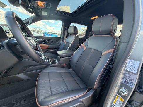 Used 2024 GMC Canyon AT4 w/ Technology Package image 16