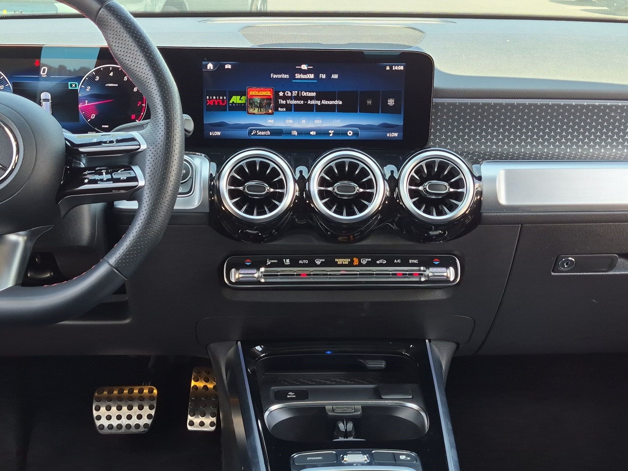 Used 2024 Mercedes-Benz GLB 250 image 29