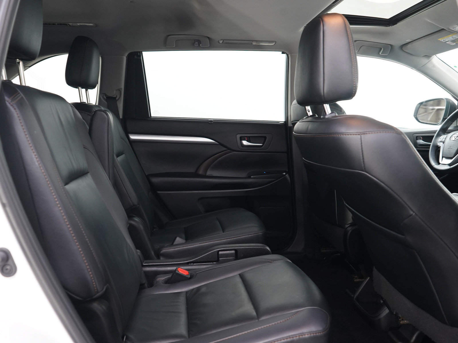 Used 2019 Toyota Highlander XLE AWD/4WD image 14