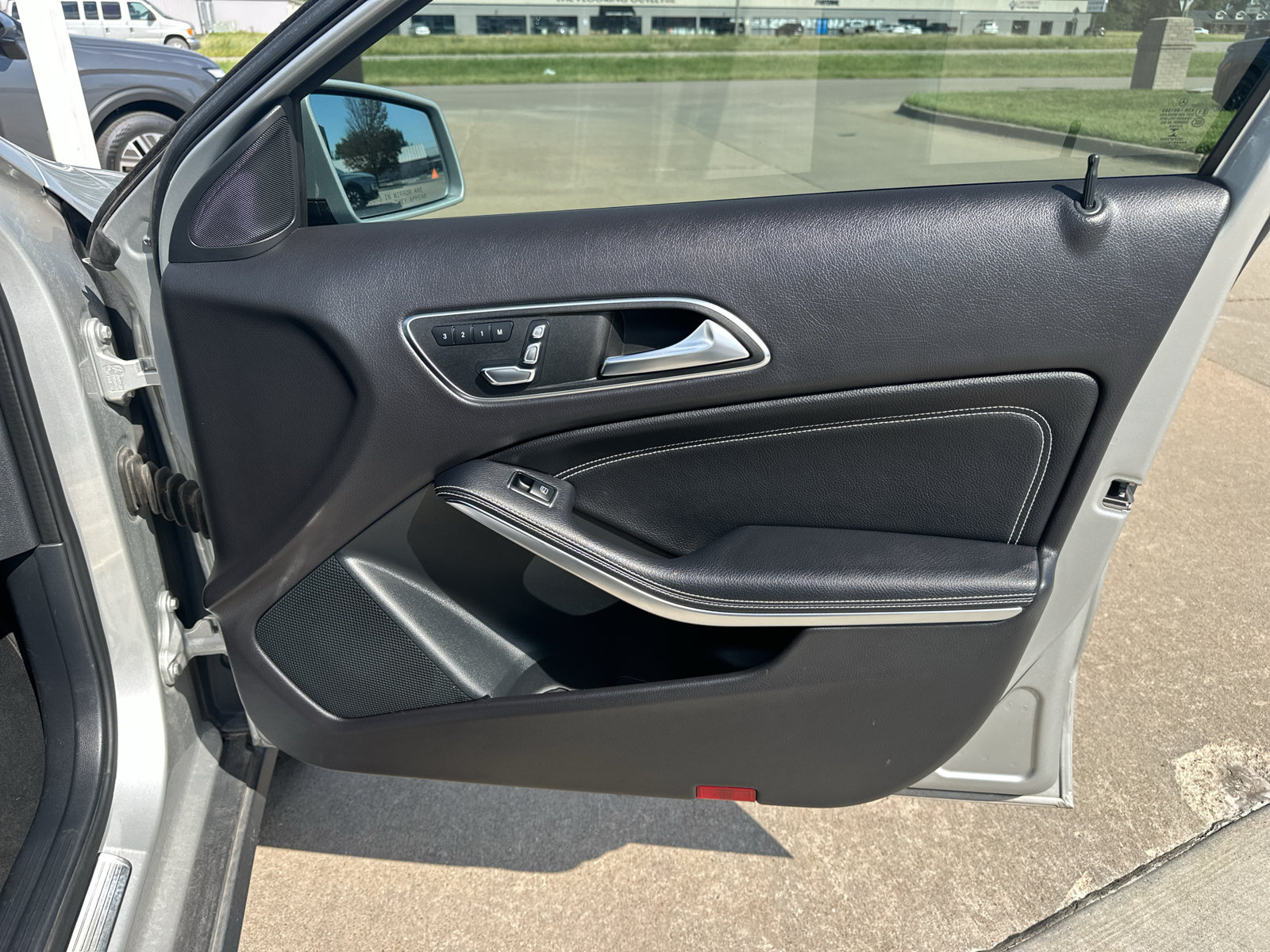 Used 2018 Mercedes-Benz GLA 250 4MATIC w/ Premium Package image 32