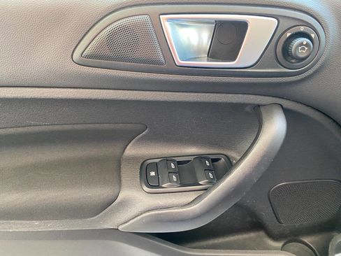Used 2016 Ford Fiesta SE image 27