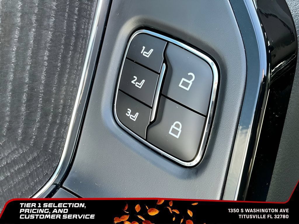 Used 2023 Ford F150 Lightning Platinum AWD/4WD image 17
