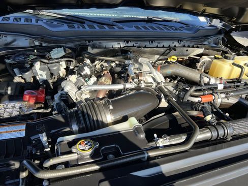 Used 2024 Ford F450 Platinum w/ FX4 Off-Road Package image 28