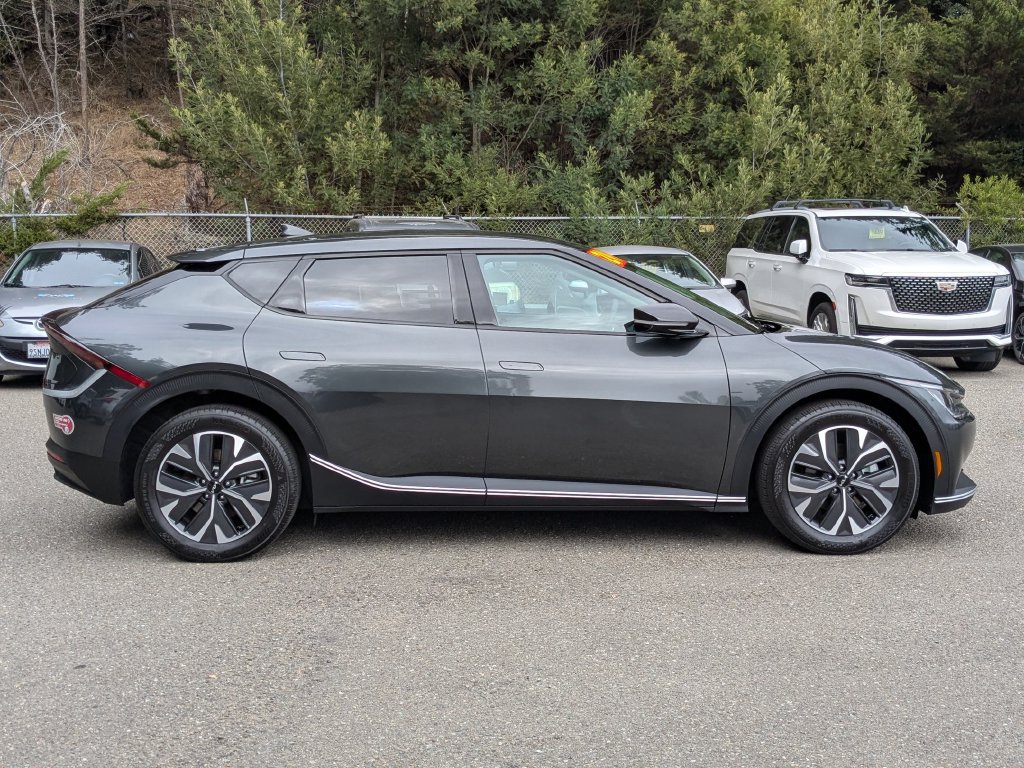 Used 2024 Kia EV6 Light RWD image 4