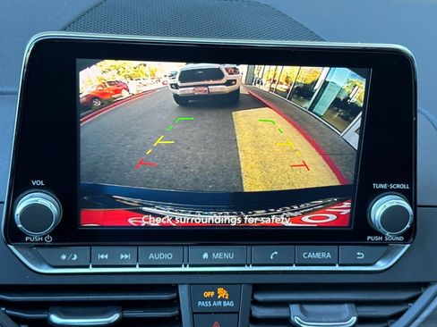 Used 2025 Nissan Altima 2.5 SV FWD image 19