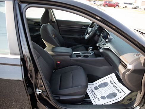 Used 2025 Nissan Altima 2.5 SV FWD image 22