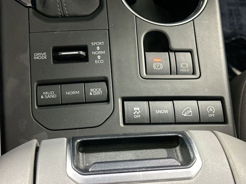 Used 2022 Toyota Highlander LE image 27