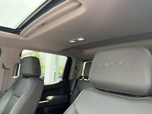 Used 2020 GMC Sierra 1500 Denali w/ Denali Ultimate Package AWD/4WD image 27