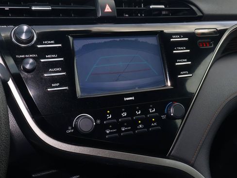 Used 2020 Toyota Camry LE FWD image 22