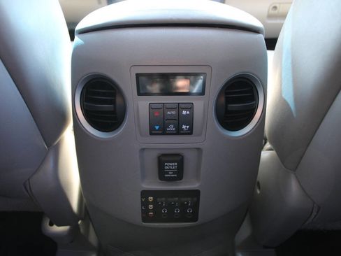 Used 2010 Honda Pilot Touring image 29
