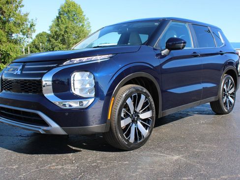 Used 2025 Mitsubishi Outlander SE FWD image 13