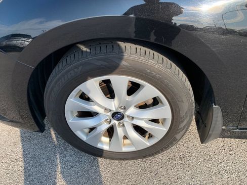 Used 2015 Subaru Legacy 2.5i Premium AWD/4WD image 2