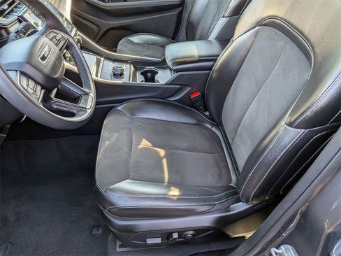 Used 2023 Jeep Grand Cherokee L Laredo image 18