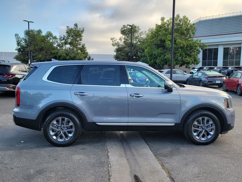 Used 2025 Kia Telluride LX FWD image 5