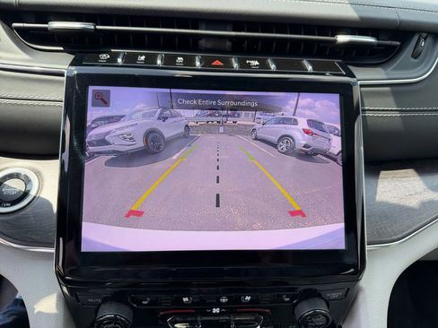 Used 2023 Jeep Grand Cherokee L Overland w/ Luxury Tech Group IV AWD/4WD image 18
