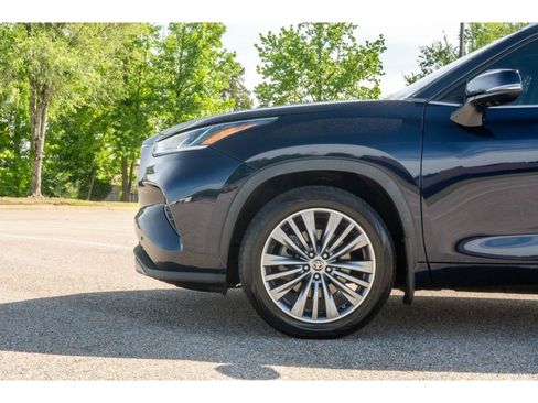 Used 2021 Toyota Highlander Platinum AWD/4WD image 10