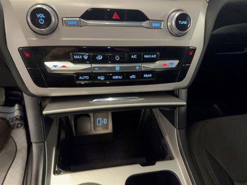 Certified 2023 Ford Explorer XLT image 8