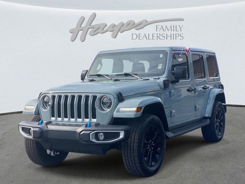 Used 2023 Jeep Wrangler Sahara w/ Cold Weather Group image 8