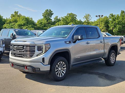 Used 2023 GMC Sierra 1500 AT4 w/ AT4 Premium Package AWD/4WD image 3