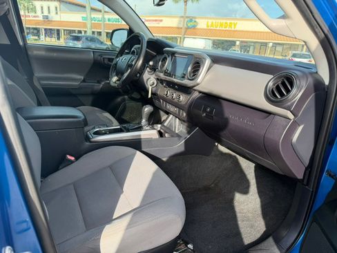 Used 2017 Toyota Tacoma SR5 w/ Tow Package RWD image 15