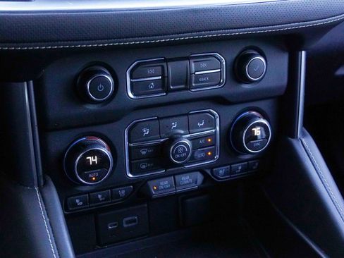 Used 2021 Chevrolet Suburban Premier w/ Premium Package image 28