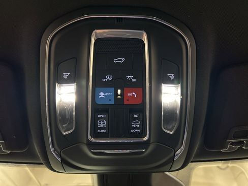 Used 2023 Jeep Grand Cherokee Altitude image 25