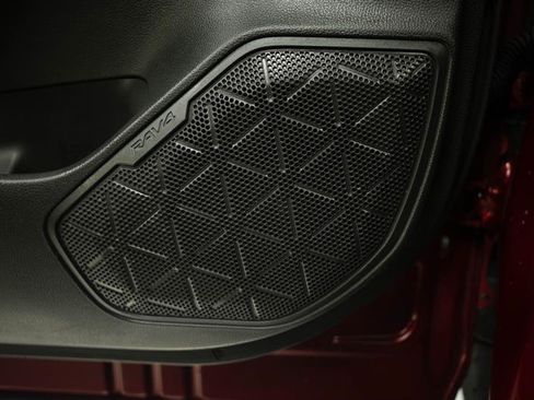 Used 2021 Toyota RAV4 XLE Premium w/ Carpet Mat Package (TMS) FWD image 31