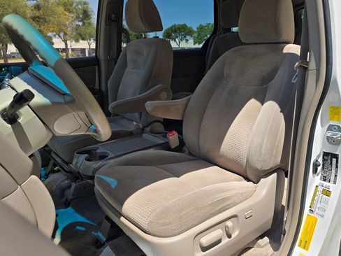 Used 2010 Toyota Sienna LE FWD image 23