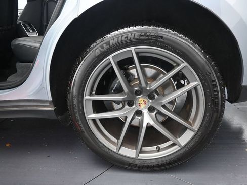 Used 2024 Porsche Macan AWD/4WD image 41