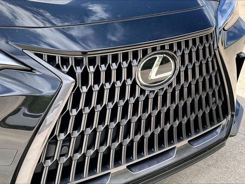 Used 2025 Lexus NX 250 FWD w/ Towing Package (2000 Lbs) image 30