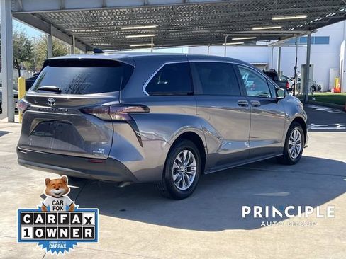 Used 2024 Toyota Sienna LE image 10