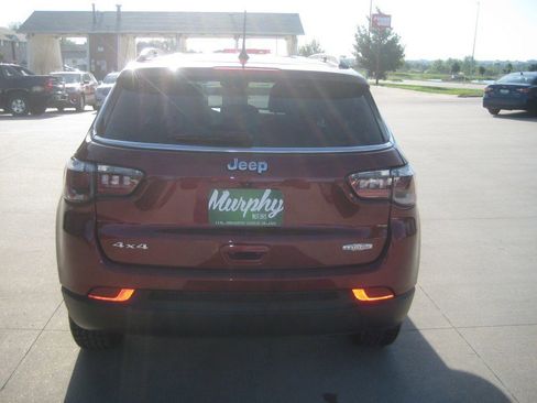 Used 2022 Jeep Compass Latitude w/ Convenience Group AWD/4WD image 4