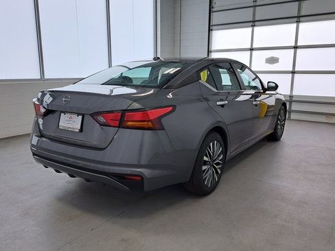 Used 2025 Nissan Altima 2.5 SV FWD image 5