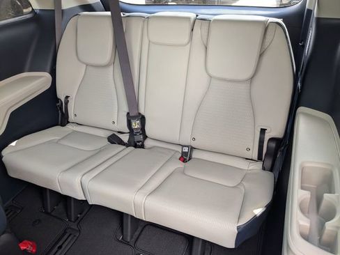 Certified 2025 Kia Carnival SX Prestige image 15