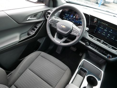 Used 2025 Chevrolet Equinox LT image 9