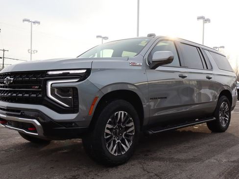 Used 2025 Chevrolet Suburban Z71 w/ Z71 Off-Road Package image 10