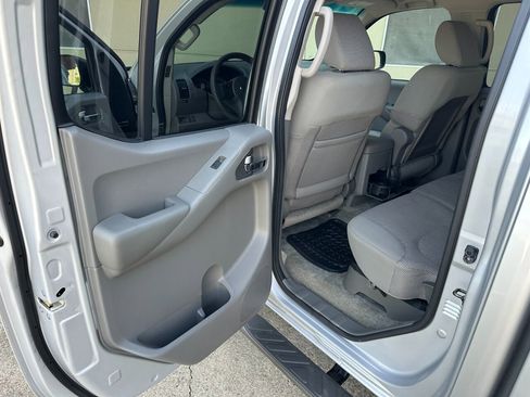 Used 2012 Nissan Frontier SV w/ SV Premium Utility Pkg image 22