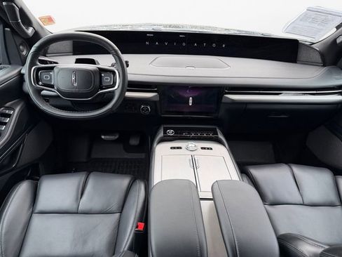 Used 2025 Lincoln Navigator Reserve w/ Jet Appearance Package image 10