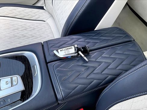 Used 2022 BMW 750i xDrive w/ Luxury Rear Seating Package AWD/4WD image 14