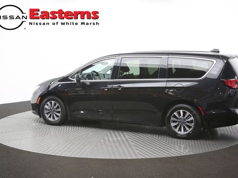 Used 2023 Chrysler Pacifica Touring-L FWD image 64