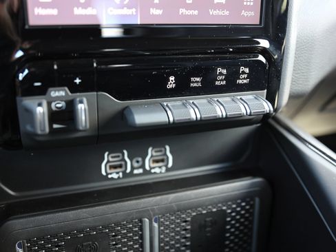 Used 2025 RAM 2500 Rebel w/ Rebel Level 1 Equipment Group AWD/4WD image 32