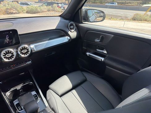Used 2021 Mercedes-Benz GLB 250 4MATIC image 13