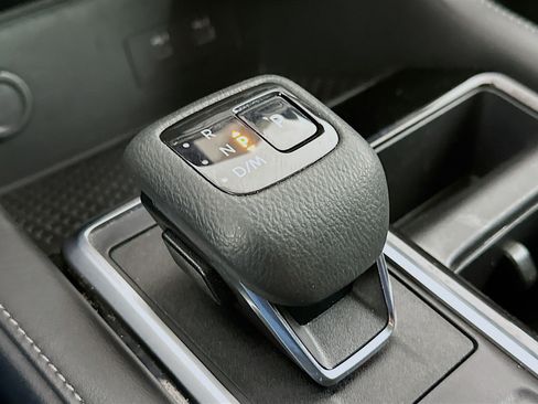 Used 2024 Nissan Pathfinder SV image 24