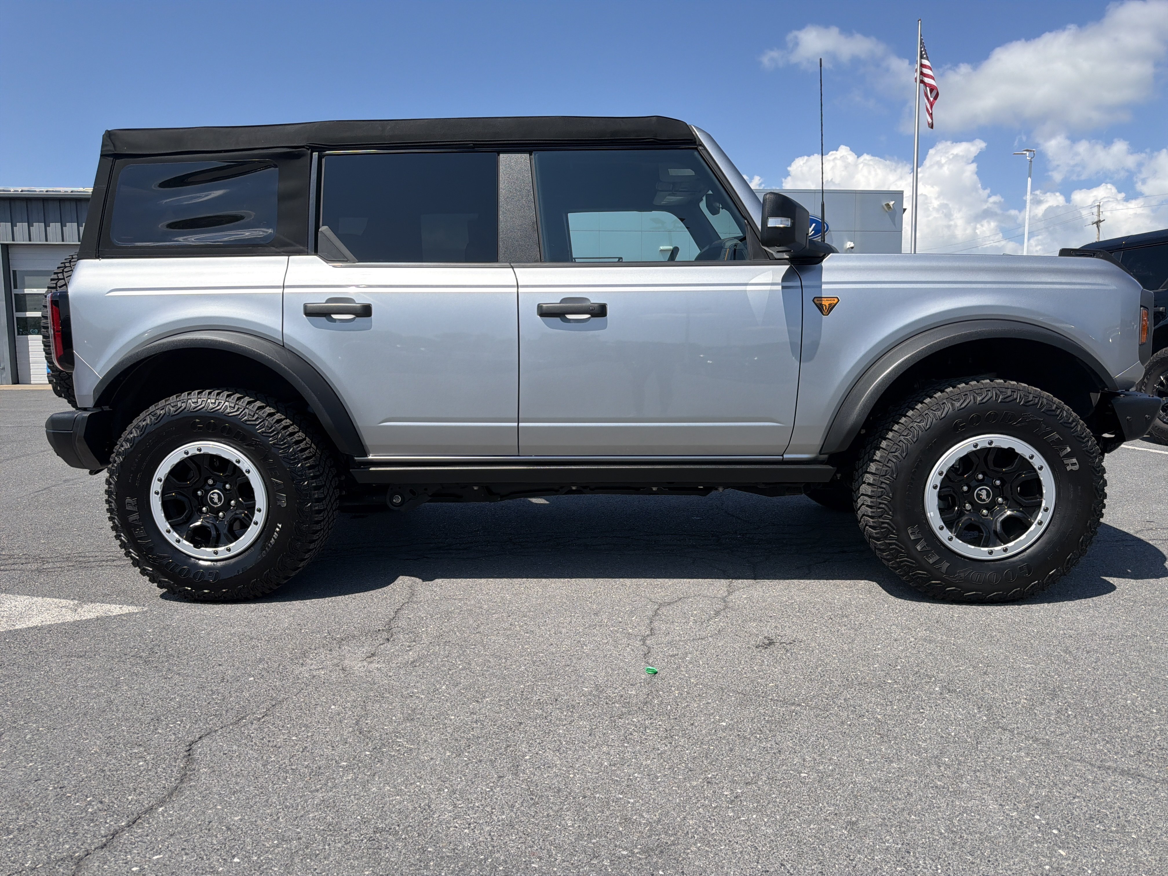 Used 2024 Ford Bronco Badlands AWD/4WD image 2